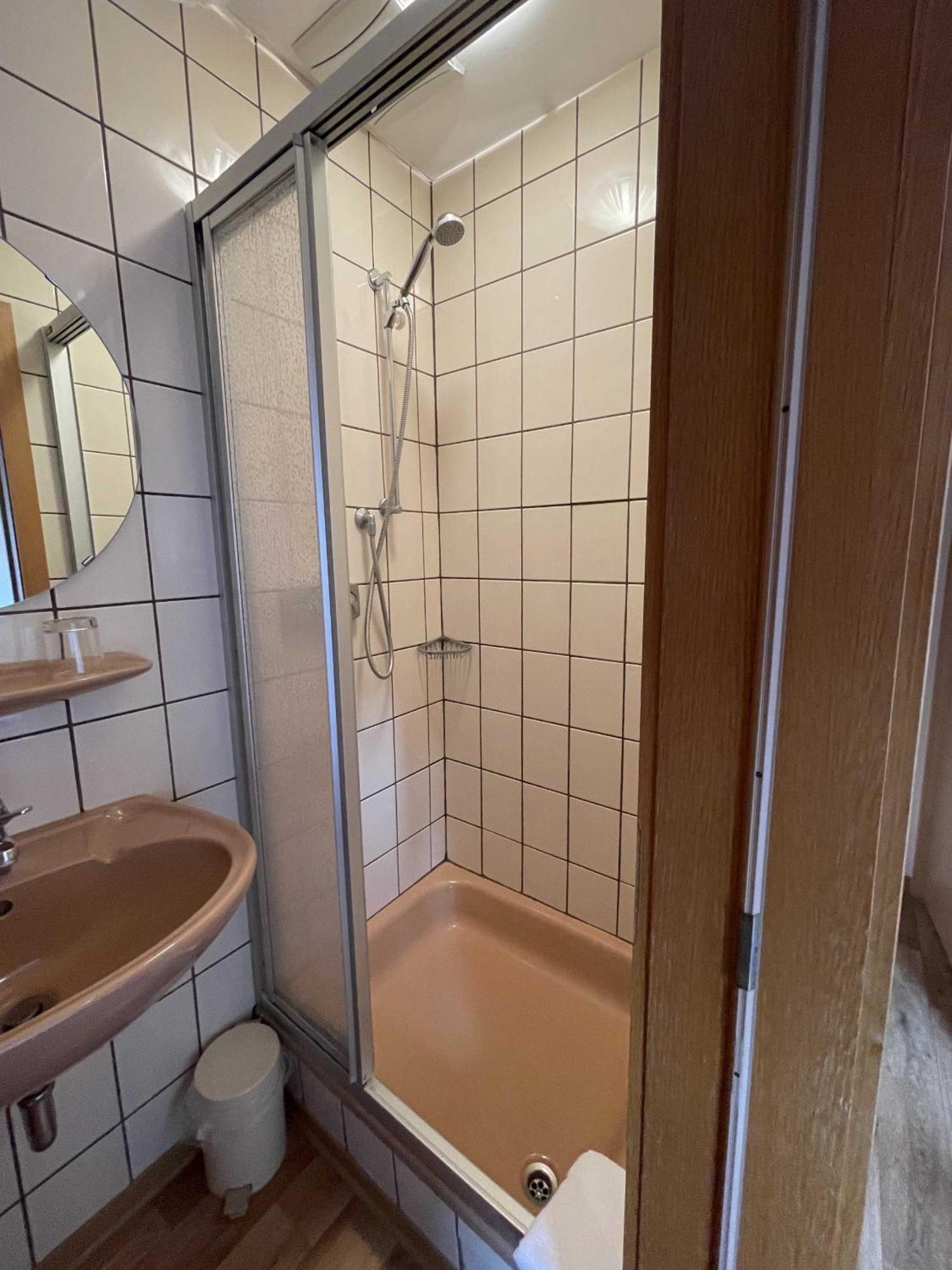 Hotel Zur Mosel Minheim Eksteriør billede